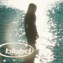 „bleed“-Logo. Silhouette einer Person steht im Wasser, Sonnenstrahlen spiegeln sich auf der Wasseroberfläche., CD