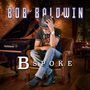 Oben steht "BOB BALDWIN", darunter "BESPOKE". Mann auf Sessel in Bar, Hut, Uhr, Flügel im Hintergrund., CD