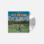 Text: "PLAY THE GAME". Eine Person spielt auf einem Tennisplatz gegen mehrere Gegner, umgeben von Palmen. CD sichtbar., CD