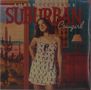 Texte: "AMBER LAWRENCE", "SUBURBAN Cowgirl". Frau im Sommerkleid, Western-Hintergrund mit Kakteen und Pferden., CD