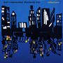 „kurt rosenwinkel standards trio reflections“ steht oben. Blaue Skyline mit Spiegelung im Wasser, stilisiert und abstrakt., 2 LPs