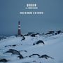 Text: BRIGAN feat. Torgeir Vassvik, VOCI DI MARE E DI VENTO. Landschaft mit Schnee, Felsen und einem rot-weißen Leuchtturm., CD