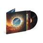 Ein Vinyl-Album mit einem Cover, das einen himmlischen Kreis und kosmische Muster auf orange-schwarzem Hintergrund zeigt., LP