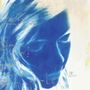 Texte unleserlich, befindet sich auf einem blauen Hintergrund mit einer abstrakten Illustration eines Gesichts und der Nummer 232.
