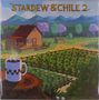 Text "Stardew & Chill 2". Illustration: Bauernhaus, Garten, Berge, Tasse Kaffee auf einem Baumstumpf., LP