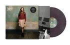 "BIRDY", darunter ein roter Aufkleber mit Infos. Eine Frau in einem roten Pullover steht in einem Vintage-Raum. Schallplatte dabei., LP