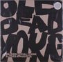 "Broken Social Scene B-Sides & Rarities" steht unten. Dunkle Buchstaben bilden "OLD DEAD YOUNG"., 2 LPs