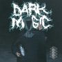 Text: "DARK MAGIC". Eine Person trägt eine Kapuze und dunkle Kleidung, hält einen Helm. Ein geometrisches Muster ist unten rechts., LP