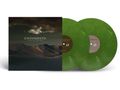 „UNDERØATH DEFINE THE GREAT LINE“. Zwei grüne Schallplatten und ein wolkiger Himmel über dunklen Sanddünen., 2 LPs