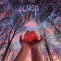 Text "cusp" oben. Hände ausgestreckt zum Himmel, rosa-blauer Himmel, kahle Bäume rahmen die Szene ein., LP