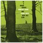 „IN A MINOR GROOVE“ in Schwarz auf grünem Hintergrund. Zwei Menschen gehen, umgeben von großen Bäumen., LP