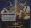 "rodrigo y gabriela METTAVOLUTION LIVE" mit Gitarristen vor einem dramatischen Hintergrund., 2 CDs