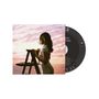 Eine CD mit Text: "SOLE", "TION". Eine Frau in weißem Kleid steht auf einer Leiter vor einem rosa Himmel., CD