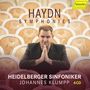 Texte: "Haydn Symphonies", "Heidelberger Sinfoniker", "Johannes Klumpp", "4CD". Ein Mann sitzt in einem leeren Konzertsaal., 4 CDs