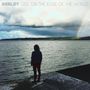 Text: "KEELEY GIRL ON THE EDGE OF THE WORLD". Person am Wasser mit Regenbogen im Hintergrund., 2 LPs