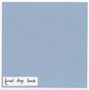 Der Text "first day back" steht in der unteren linken Ecke auf hellem Hintergrund, vor einem blauen Quadrat., CD