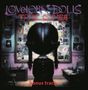 "Lovelorn Dolls True Crimes bonus track"; Illustration eines Kindes mit Zöpfen vor einer Pinnwand voller Fotos und Notizen.