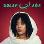 Der Text "SULAF" und arabische Schrift darüber. Eine Frau trägt weißen Schal und goldene Ohrringe vor rotem Hintergrund., LP