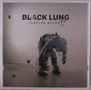 „BLACK LUNG“, „FOREVER BEYOND“. Ein gebückter Mensch in einem hellblauen Anzug mit Schläuchen in einem leeren Raum., LP