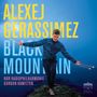 ALEXEJ GERASSIMEZ, BLACK MOUNTAIN, NDR Radiophilharmonie, Gordon Hamilton. Mann auf Felsen mit Drumsticks, blaues Design., CD