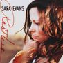 Text: "Sara Evans" in Schwarz, "Restless" in roter Schreibschrift. Eine Frau mit braunen Haaren, nachdenklich zur Seite blickend., CD