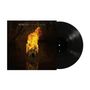 „ATREYU - A Death-Grip On Yesterday“. Eine brennende Person steht knietief im Wasser. Vinyl-Schallplatte rechts., LP