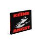 Der Text „KEINE ANGST“ erscheint groß in Rot. Er zeigt einen Menschen, der vor einem riesigen, weißen Klavier flieht., CD
