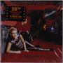 "25TH", "Roxette", roter Hintergrund, Person liegt auf rotem Teppich, trägt glänzende Kleidung, Lounge-Atmosphäre., 2 CDs