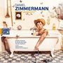 „DANIEL ZIMMERMANN SNAPSHOTS“. Ein Mann mit Cowboyhut in einer Badewanne, umgeben von Schmetterlingen und Pflanzen., CD