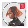 Text: "SUZANE - MILLENIUM - NOUVEL ALBUM." Frau mit orangeblondem, kinnlangem Haar in schwarzem Outfit.