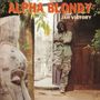 "ALPHA BLONDY", "JAH VICTORY", ein Mann in Camouflage-Hose lehnt an einer Holzwand, eine große Holzskulptur im Vordergrund., 2 LPs