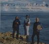 "ESTUAIRE" steht oben, darunter Namen: Kiya Tabassian, Ablaye Cissoko, Patrick Graham. Drei Personen am Wasser mit Instrumenten., CD