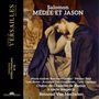 Salomon MÉDÉE ET JASON. Eine Person sitzt nachdenklich, umgeben von antiken Verzierungen., 2 CDs