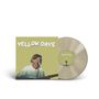 Text: "YELLOW DAYS". Ein Albumcover zeigt einen Mann mit Gitarre. Beige Vinyl-Schallplatte daneben., LP