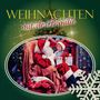 "Weihnachten mit der Familie" prangt in festlicher Schrift. Ein Kind überreicht dem Weihnachtsmann ein Geschenk. 