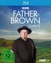 „BBC Father Brown Staffel 9“, „FSK ab 12 freigegeben“, „VORAB-COVER“. Ein Priester vor einer Landschaft.