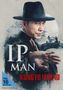 Text: "IP MAN", "KUNG FU LEGEND", "FSK 16 beantragt". Ein Mann in Kampfhaltung mit Hut, im Hintergrund Kampfkunst-Szene., DVD