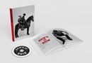 „HOW'S IT GOIN'“ steht auf einem Buchrücken und einer CD. Daneben ein offenes Buch mit Schwarz-Weiß-Fotos.