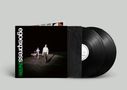 "egoexpress" und "A Piece of the Action 1995-2005" stehen auf einem Albumcover. Zwei Schallplatten sind sichtbar., 2 LPs