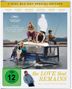 Oben: „2-DISC BLU-RAY SPECIAL EDITION“. Unten: „the LOVE that REMAINS“. Menschen auf einem Auto im Wasser mit einem Wal., 2 Blu-ray Discs