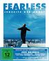 "Fearless - Jenseits der Angst", Blu-ray Cover: Ein Mann mit ausgestreckten Armen steht auf einem Wolkenkratzer vor blauem Himmel., 1 Blu-ray Disc und 1 DVD