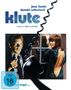 Texte: "jane fonda", "donald sutherland", "klute", "ein film von alan j. pakula". Szene mit Telefonhörer, Frau im Kleid am Spiegel., 1 Blu-ray Disc und 1 DVD
