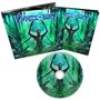 "DISSECTING THE LEECH" steht auf einem CD-Album und Booklet. Illustration: Eine düstere Kreatur in einem grünen Wald., CD