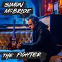 "SIMON MCBRIDE" und "THE FIGHTER" stehen in weißer Schrift auf schwarzem Hintergrund. Eine Gitarre und Mann in Lederjacke sind sichtbar., CD