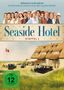 "Seaside Hotel Staffel 1", oben Menschen in Vintage-Kleidung, darunter Hotel und Autos in Dünenlandschaft, dänische Flagge., 2 DVDs