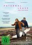 Titel: Paternal Leave, Drei Tage Meer. Bewertungen loben den Film als tiefgehend und poetisch. Zwei Personen am Wasser.