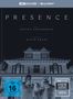 Der Text lautet: "PRESENCE", "Regie Steven Soderbergh", "Drehbuch David Koepp". Unter einem Haus mit Personen davor. FSK 16., 1 Ultra HD Blu-ray und 1 Blu-ray Disc