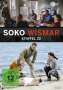 "SOKO WISMAR STAFFEL 22" oben. Eine Gruppe am Tisch und am Strand mit bewusstloser Person. FSK 12 Logo., 5 DVDs