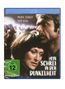 Titel: "Ein Schrei in der Dunkelheit". Darsteller: Meryl Streep, Sam Neill. Szene: emotional umarmendes Paar., Blu-ray Disc