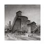 Illustration einer alten Bergwerksanlage mit großen Holzbauten und Menschen in traditioneller Kleidung im Vordergrund., LP